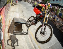 Зрелищно шоу с велосипеди превзема улиците на Велико Търново