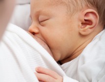 Защо кърменето е важно за недоносените бебета