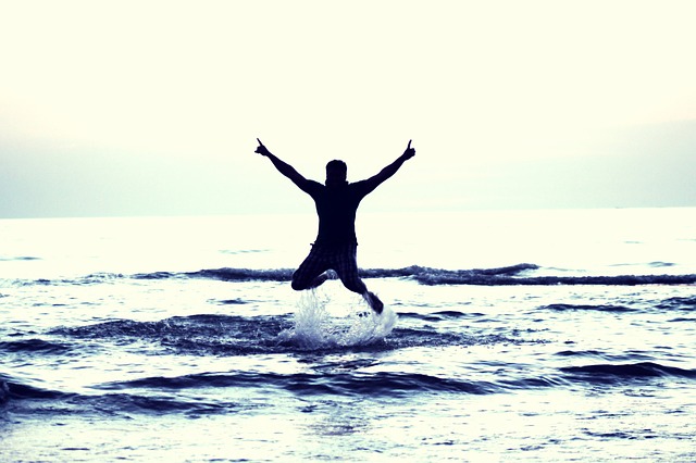 boy-flying-happy-boy-693381_640