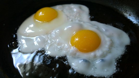 fried-eggs-749393_640