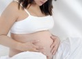Стегнати сутиени пазят гърдите на бременните