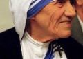 Майка Тереза бе обявена за светица