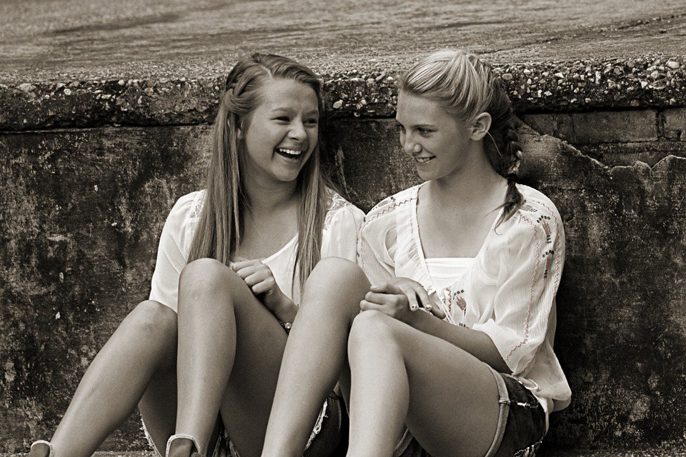 girls-470679_960_720