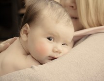 Гушкането развива мозъка на бебето