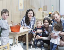 Родители стават академици по отглеждане на деца