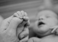 Роди се първото бебе с ДНК от трима души