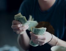 Как да излезем от порочния кръг на дълговете