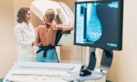 Болници с безплатни прегледи срещу рака на гърдата през октомври