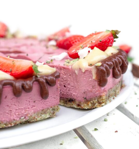 ягодова торта с шоколад