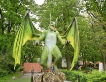 Фентъзи парк с дракони отвори врати в столичния парк Възраждане