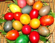 Боядисване на яйца с природни боички