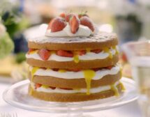 Торта със сметана, ягоди и лимонов крем