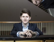 Младият пианист Емануил Иванов гостува на Софийската филхармония