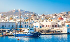 На круиз до най-вълшебните гръцки острови в Егейско море