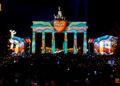 Берлин посреща 2023 г. с видео мапинг шоу, създадено от българи