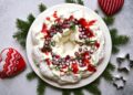 Коледен венец „Павлова“ – любимата рецепта в празничен вариант