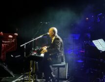 Джазменът Боби Вълчев покори нови върхове: свири на една сцена с Том Джоунс