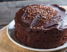 Шоколадова торта с ядки
