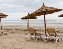 Това лято запазваме чадъри и шезлонги на плажа с мобилно приложение