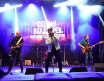 Стефан Вълдобрев и „Обичайните Заподозрени“ с нов албум и плажен концерт на Коледа