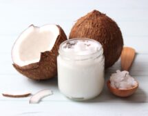 Домашна рецепта против насекоми с кокосово масло