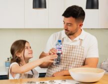 Как да научим децата да пият достатъчно вода