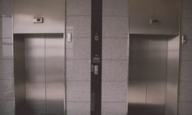 Какви са предимствата на системата за контрол на достъп с чип за асансьори?