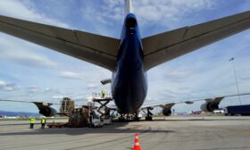 „Фантомът на операта” пристигна с Боинг 747 – Freighter – най-големият самолет в света