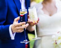 Най-важните аксесоари за ритуала: Какво отличава сватбените чаши и как да ги изберете