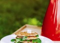 Солени палачинки със синьо сирене